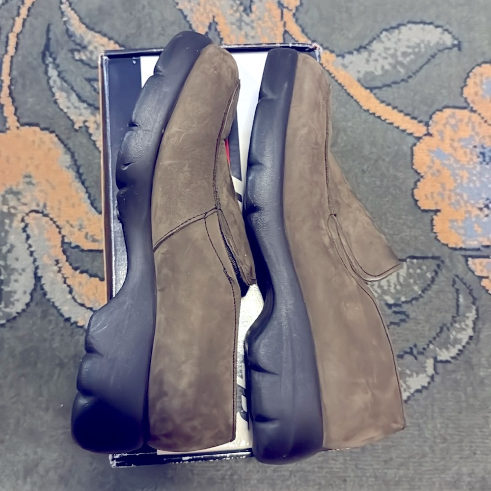 Nine West, cloud Nine, brown suede, slip on shoe, Size 91/2 - Picture 3 of 6